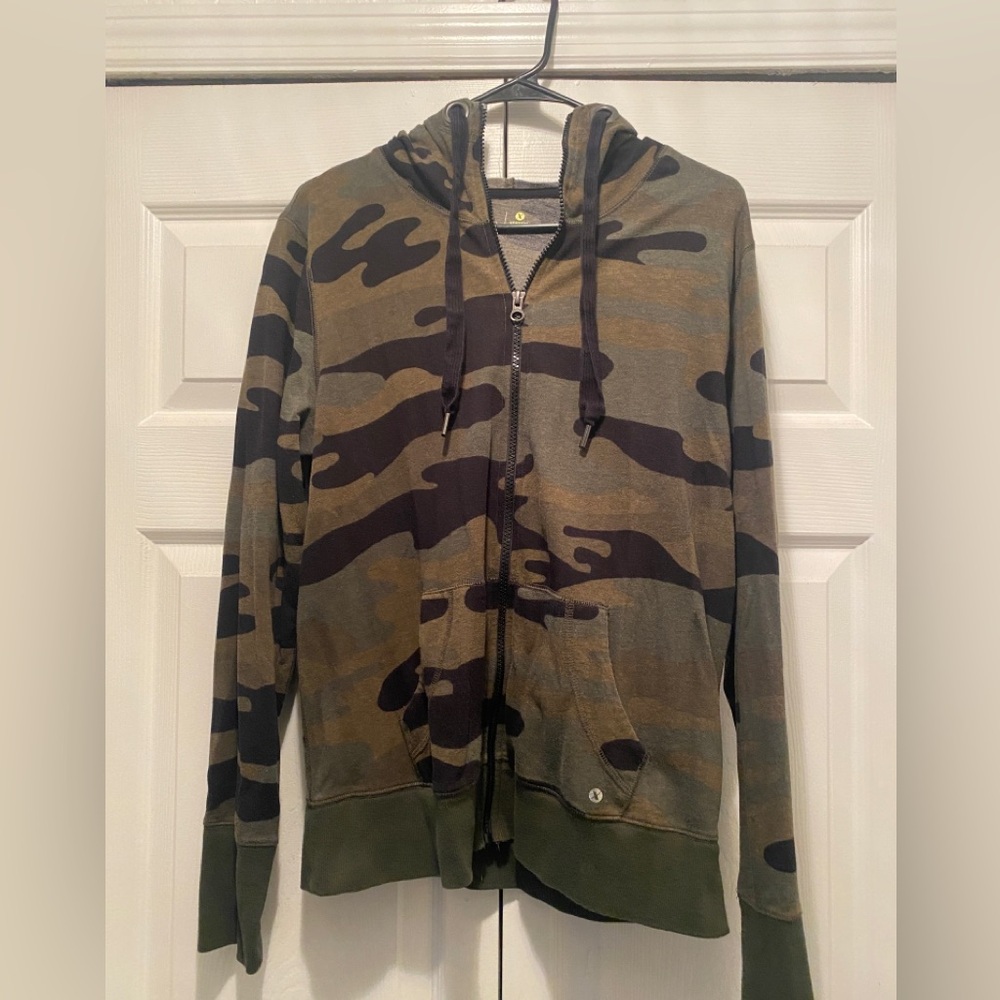 CAMOFLAUGE JACKET WITH HOODIE CAMO PRINT